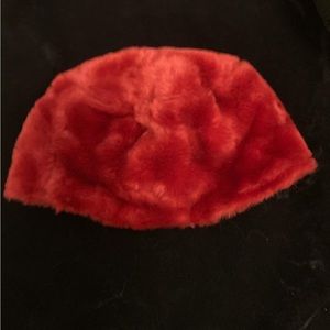 2000’s y2k faux fur red lined winter hat